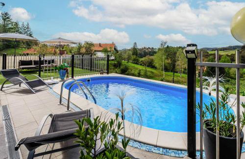 Riverside House with Pool and Hot Tub - Happy Rentals - Foto 2