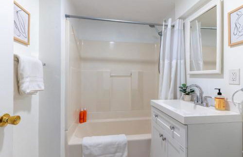 Entire Apt in South Seattle Workspace and Yard - Foto 15