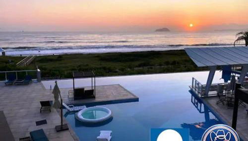 Apê estilo Resort c/ pé na areia e vista mar, próximo ao Beto Carrero - Foto 1