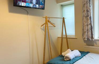 Highstone 4 Bedrooms Home 7 Beds With Parking and Garden - Foto 7