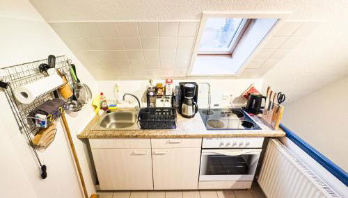 TraveNah - Ruhige 3-Zimmer-DG-Ferienwohnung im Grünen mit eigenem Eingang und Fahrradgarage - Foto 2