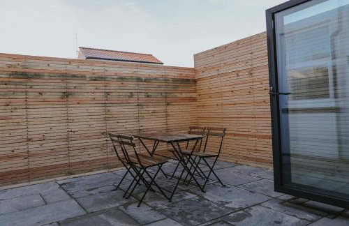 Stylish Ground Floor Apartment - Photo 3