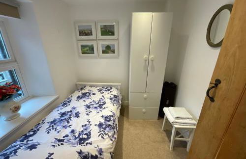 Carr’s cottage Eyam Peak District, - Photo 24