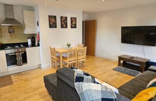 2 Bedroom, 2 Bathroom Apartment with Balcony in Hoxton Shoreditch, Sleeps 6 - Photo 2
