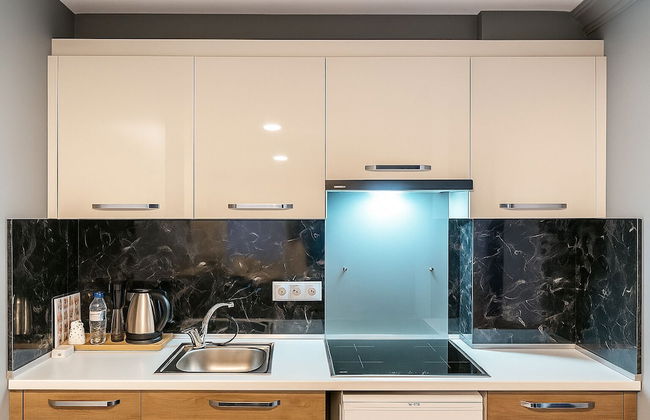 On4 Rooms & Suites - Photo 9