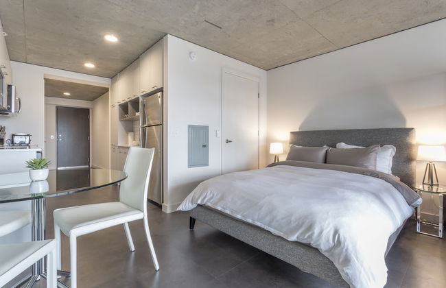 Domicile Suites at Cove - Photo 26