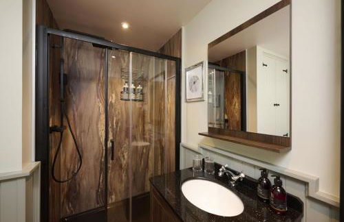 Middleton Farmhouse - Photo 8