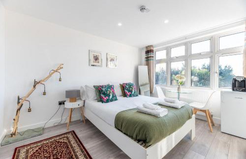 Cosy modern studio - fast links to central London - Pass the Keys - Photo 1