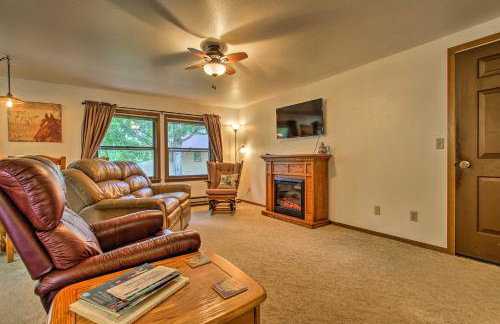 Cozy Angler's Apt - Steps to Trout Fishing River! - Foto 1