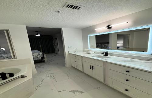 Wyndham Ocean Walk 2429 - Vacation in Resort luxury - Just Updated 1BR King Bed Master Jacuzzi Suite - Foto 14