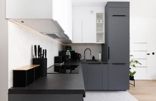 Apartament Wesoła by Stay&Rest - nowoczesność w centrum z balkonem - Photo 9