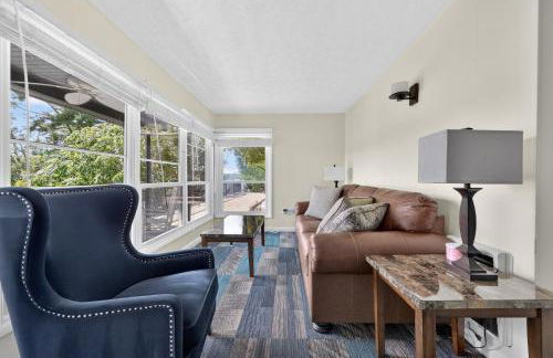 Lakefront Getaway with Private Dock & Scenic Views home - Foto 10