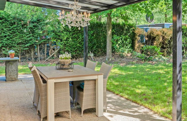 Upscale Bungalow in Lanaken With Private Garden - Foto 1