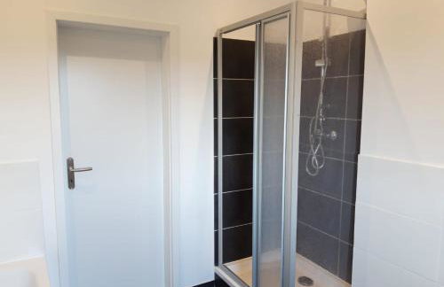 Seyfarthrooms - Crimmitschau 5 - zentrale Lage, 2 Schlafzimmer, voll ausgestattet - Photo 5