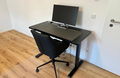 Workplace Apt/27inch Screen for 2 or 4/Kitchen - Foto 3