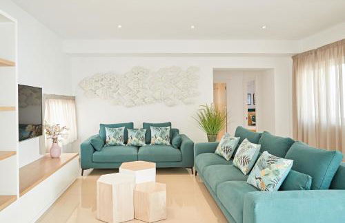 Charming Patio Villa With Private Pool - 6BR - In The Heart of Playa den Bossa - Walk To Ushuaïa, Hi & The Beach! - Photo 5
