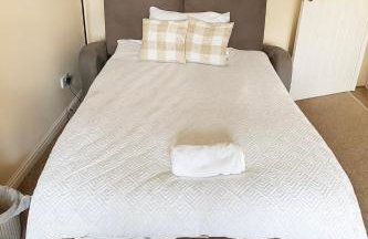 Manchester Stay Hub - 2BR with Free Parking, Near Airport & Attractions - Foto 36