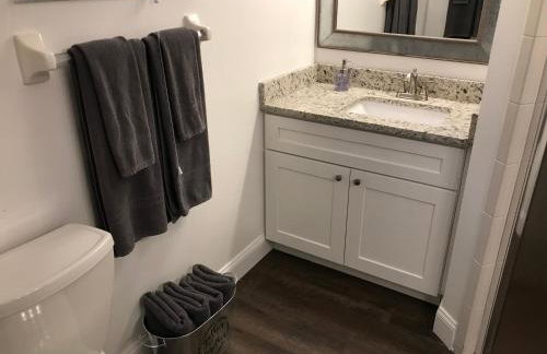 Beautiful Home across the street from Lake June! - Foto 28