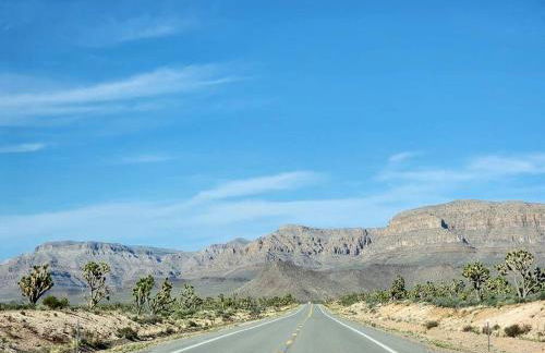 Stunning Tiny House with Picnic Space, Barbecue and Fire Pit in Meadview, Arizona - Foto 75