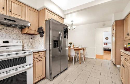 King Suite, 5 Queen beds Spacious Modern Home - Foto 7