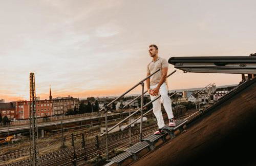 Spacious Penthouse with AC and Free Parking Steps Away From the Central Station - Foto 2