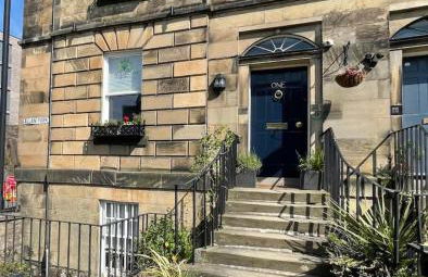 3-Bed Georgian Townhouse Next to Wellbeing Clinic - Foto 53