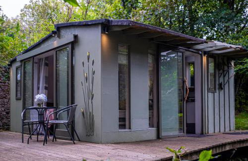 The Cwtch - Woodland cabin with country views! - Photo 1