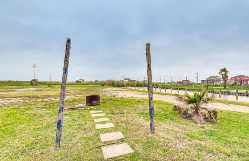 Canal-Front Coastal Getaway in Gilchrist with Deck - Foto 36