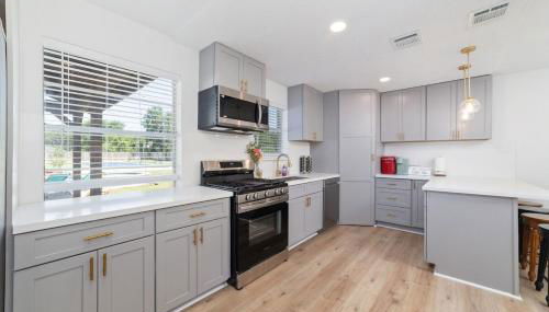 Pickleball-Basketball Oasis-Pool & Spacious Home - Foto 2