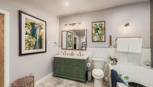 Elegant & Spacious Family Gem with Games, Office, Yard - Foto 4