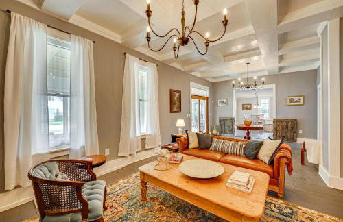 Spacious Vintage Gem with Sunroom in Manistee! - Foto 9