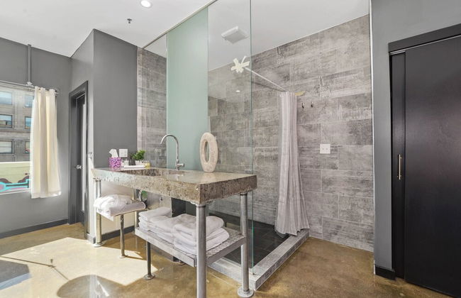 Outstanding En Suite Studio - Photo 14