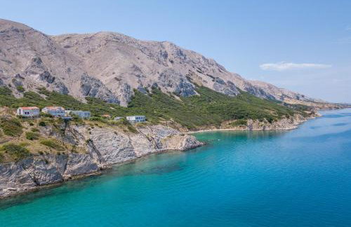 A White Cliffside Studio - Photo 22