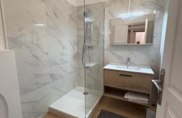 Paris Eiffel Tower et Disney apartments, parkings gratuits et sécurisés, 10 minutes métro to Paris - Foto 51