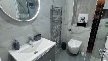 Timeless Spacious 1bedroom Duplex apartment with balcony in Shoreditch - Foto 3
