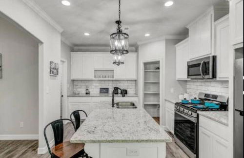 Reduced! Newly Renovated Luxe West Beaumont w Priv - Foto 14