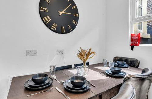 Anfield House - Liverpool Retreat 7 Bedroom Home - Photo 45