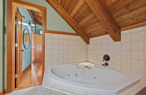 Walk to Village! Stunning timber chalet! Hot-Tub, Bonfire & more! - Foto 20