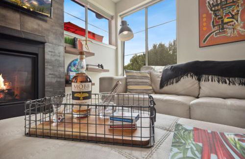 Swanky Townhome Near Old Town, Breweries and River - Foto 10