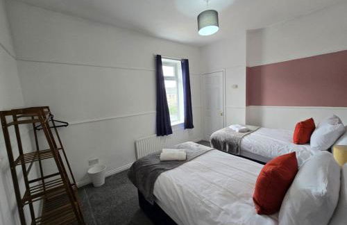 Comfortable 2BR Flat Great Location - Foto 14