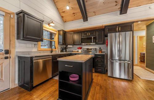 Family fun, romantic Hot Tub, Firepit, King Bed 15 min from Blue Ridge & Ellijay - Foto 19