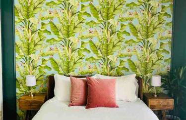 Huge Beach Bungalow- Yard, Beach Pass, King Beds - Foto 11