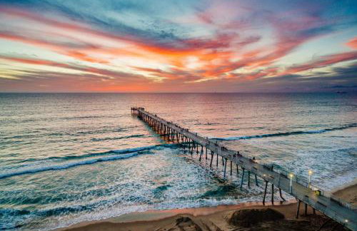 Seaside Sanctuary - Rooftop Deck & Hot Tub - Foto 45