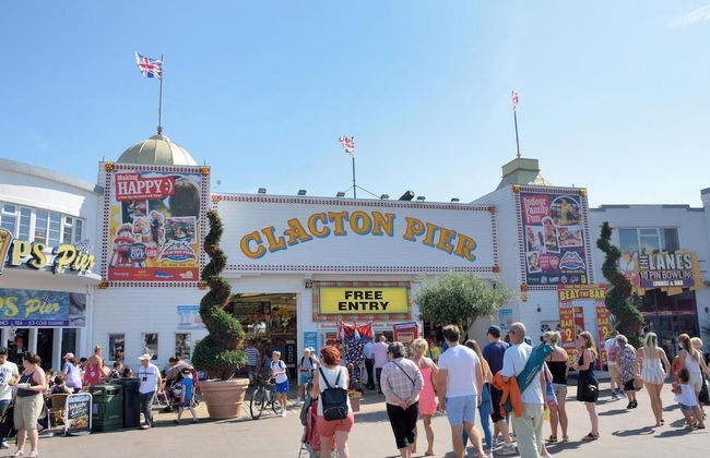 Beautiful Cosy 2-bed Caravan in Clacton-on-sea - Photo 33