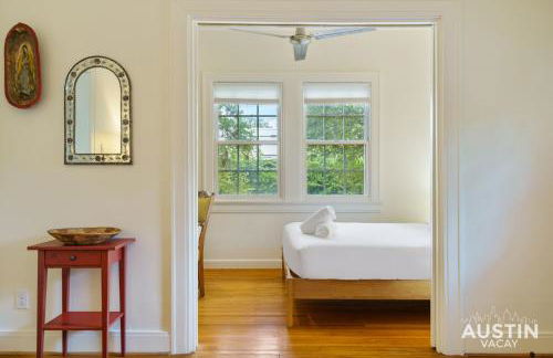 Charming Vintage House in Zilker with Hot Tub and Parking - Foto 37