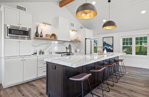 Luxury Lakeview Stay | Main&Guest House, Sleeps 10 - Foto 18