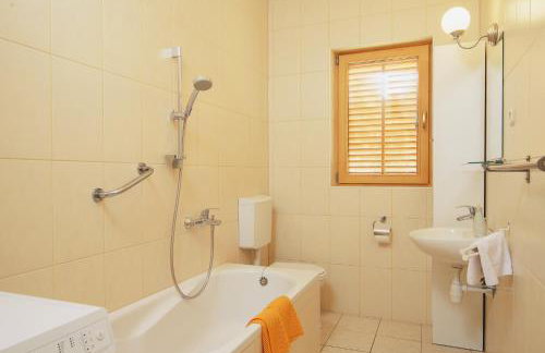 Villa Bua - Beautiful Seafront Apartments - Foto 9