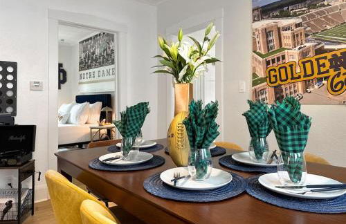 Step into School Spirit at the Golden Dome Getaway - Foto 44