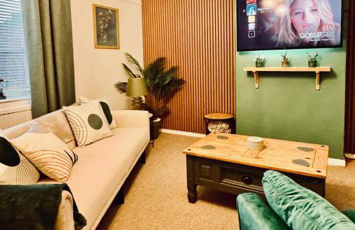 Cherry Blossom Apartment - 3 bed, parking, garden - Photo 24