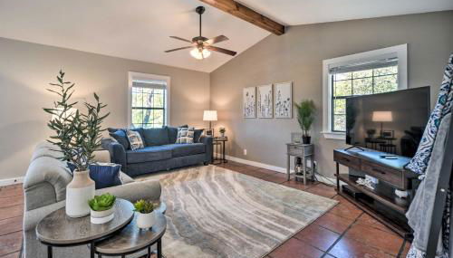 Canyon Lake Hideaway with Fire Pit and Yard! - Foto 2